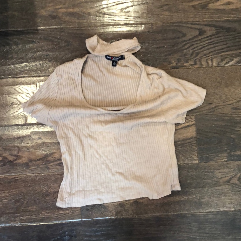Crop top with chocked neck